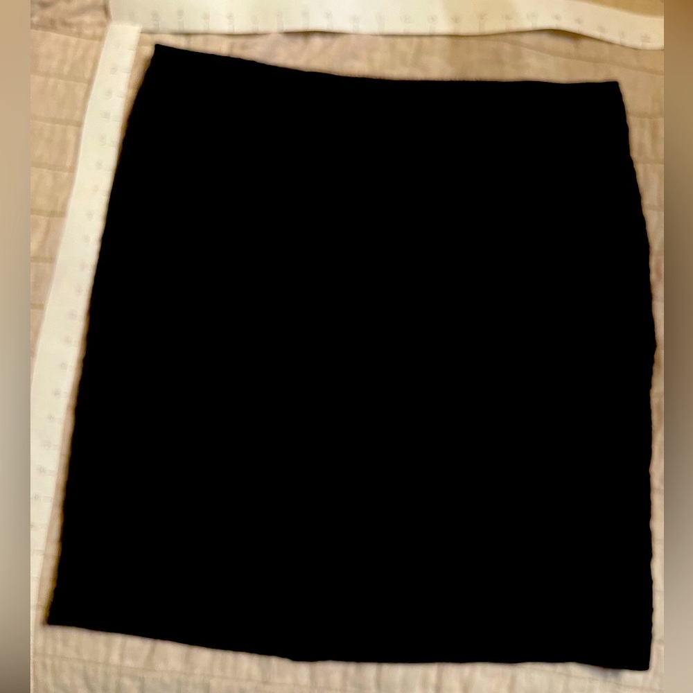 Pencil skirt, lined. Black